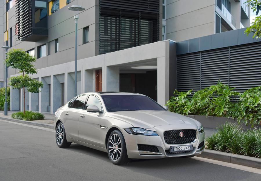  Jaguar XF Portfolio 2016 года  (AU) (фото 10 из 20)